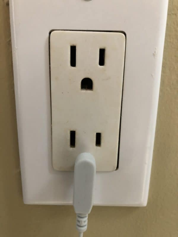 Earthing cord plugged into outlet